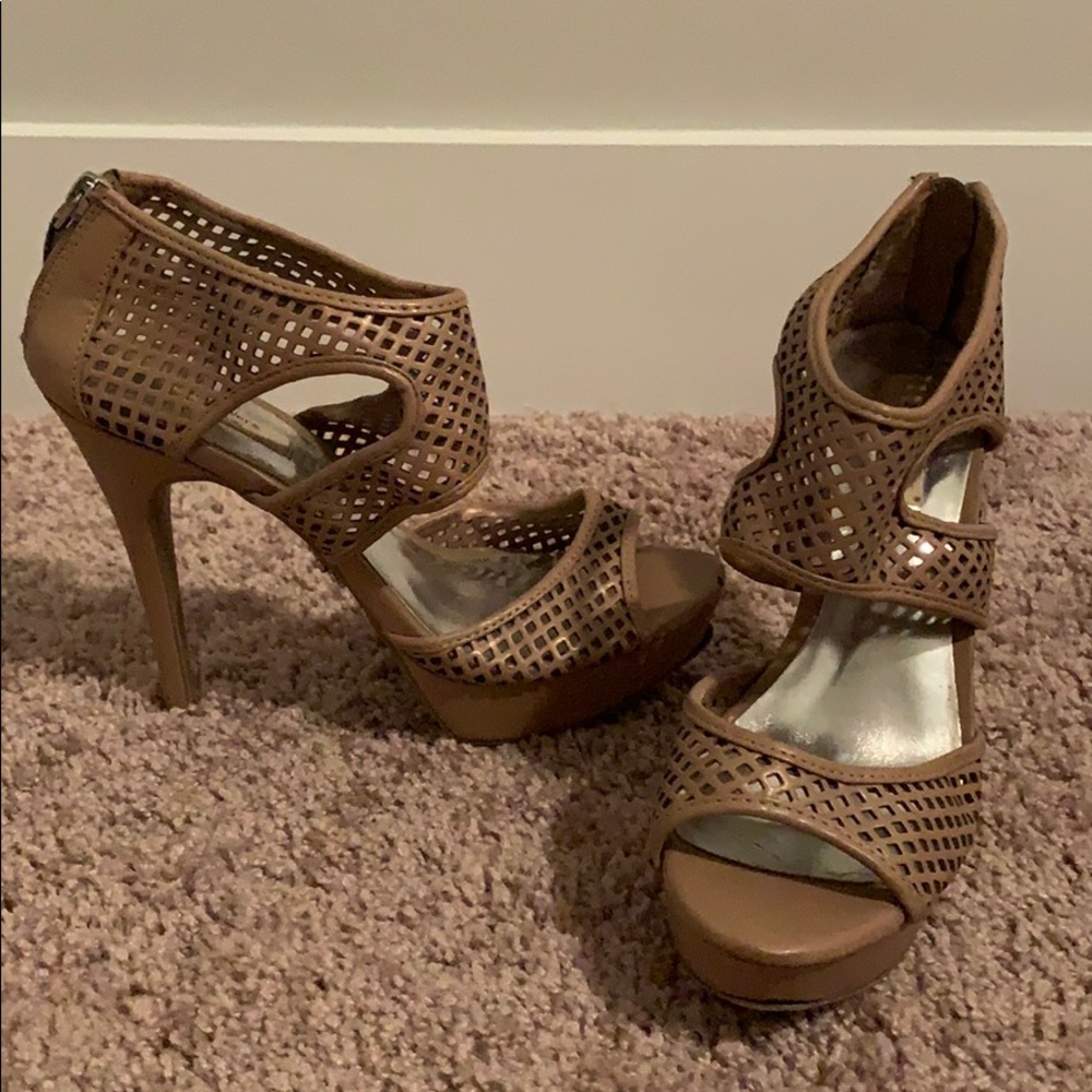 Vera Wang Nude Heels!